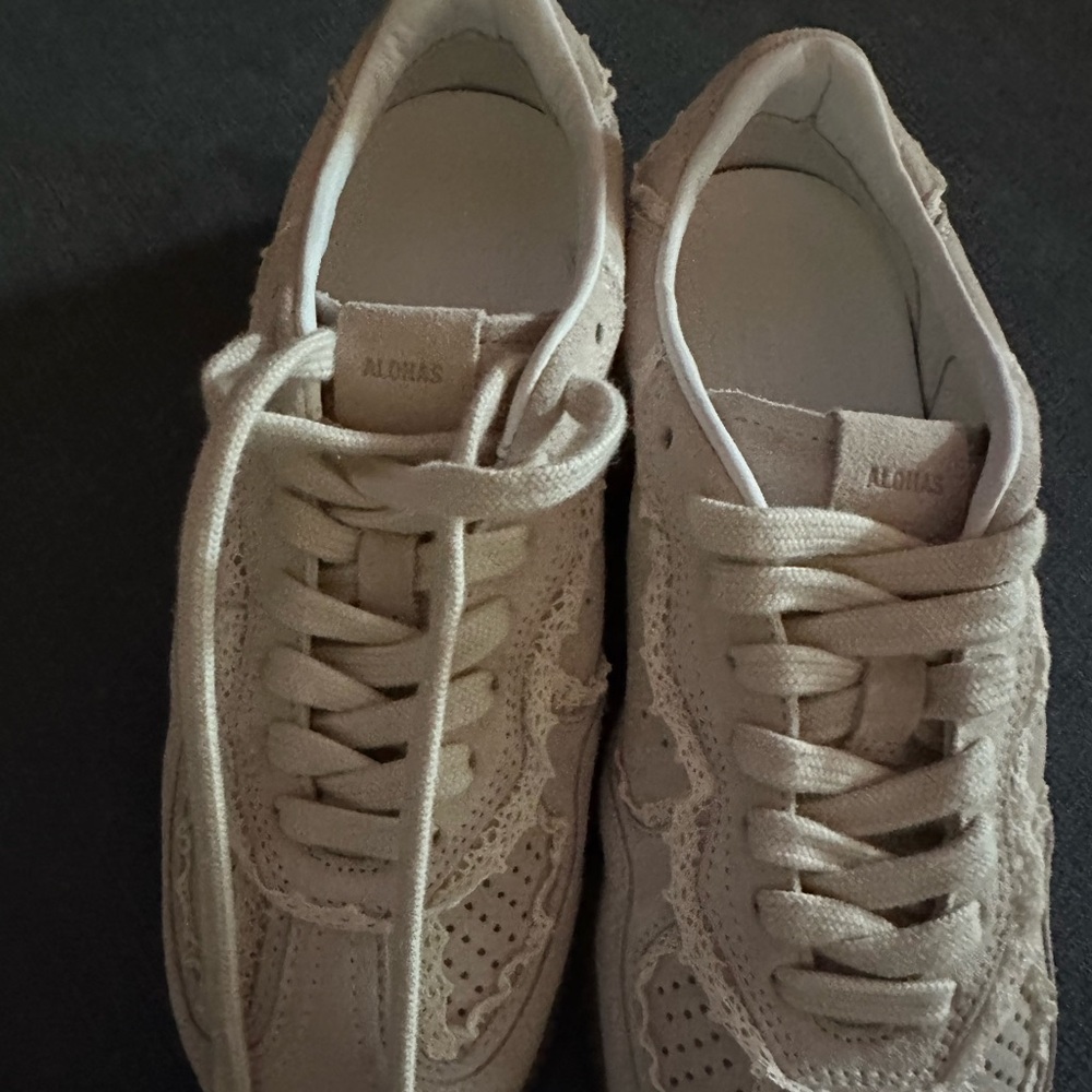 ALOHAS Cream Lace Sneakers